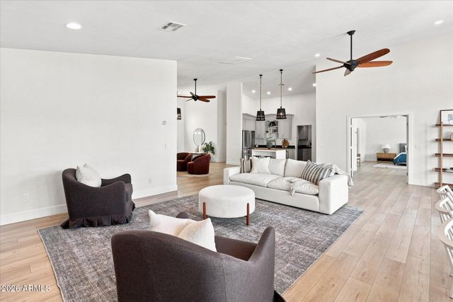 804 E MYRTLE Avenue, Phoenix, AZ 85020