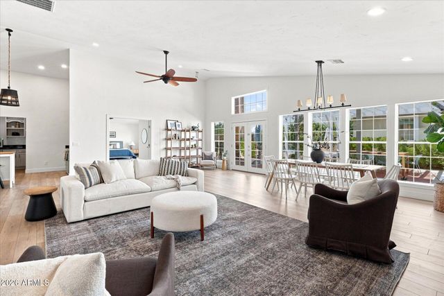 804 E MYRTLE Avenue, Phoenix, AZ 85020