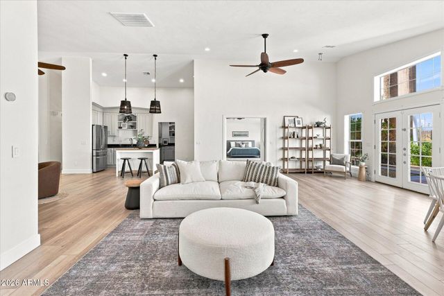 804 E MYRTLE Avenue, Phoenix, AZ 85020