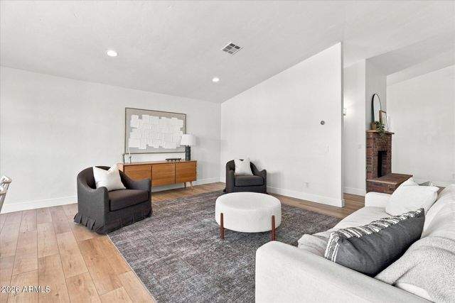 804 E MYRTLE Avenue, Phoenix, AZ 85020
