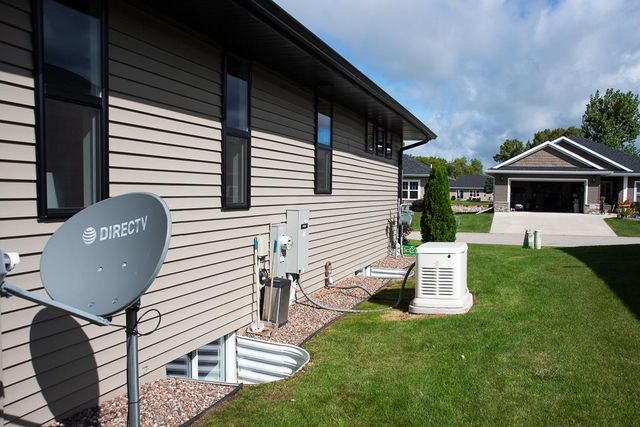 5039 N MILKWEED TRAIL, Appleton, WI 54913