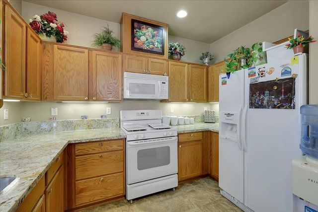 1690 Barrington Dr, Yuba City, CA 95993