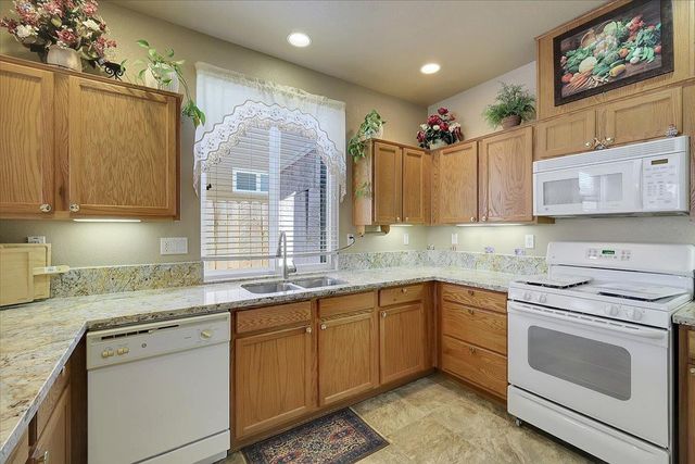 1690 Barrington Dr, Yuba City, CA 95993