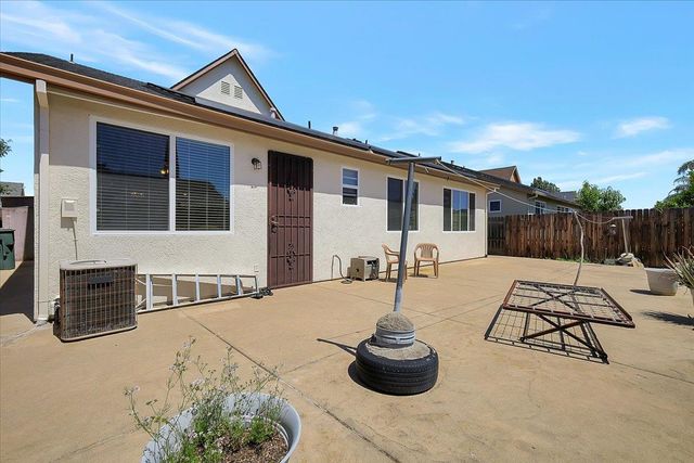 1690 Barrington Dr, Yuba City, CA 95993