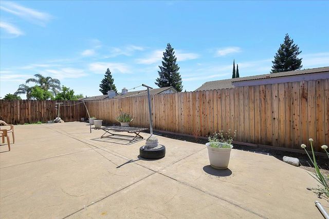 1690 Barrington Dr, Yuba City, CA 95993