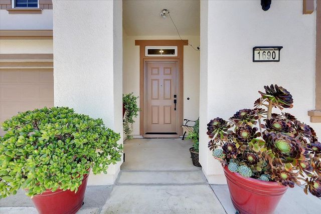 1690 Barrington Dr, Yuba City, CA 95993