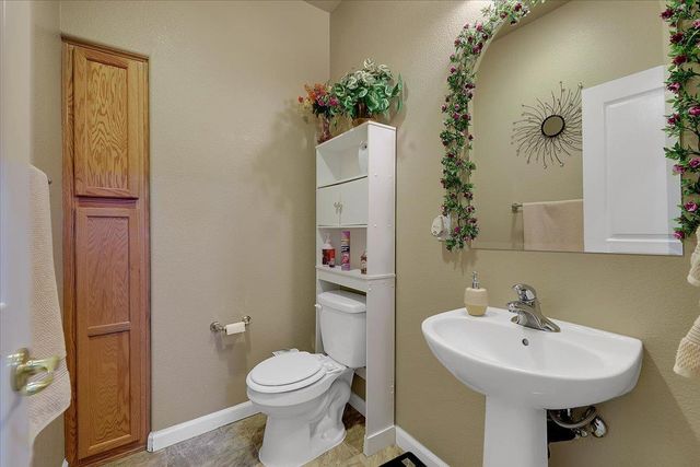 1690 Barrington Dr, Yuba City, CA 95993