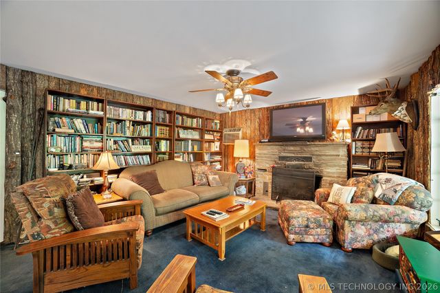 3192 W Hickory Hills Drive, Hulbert, OK 74441