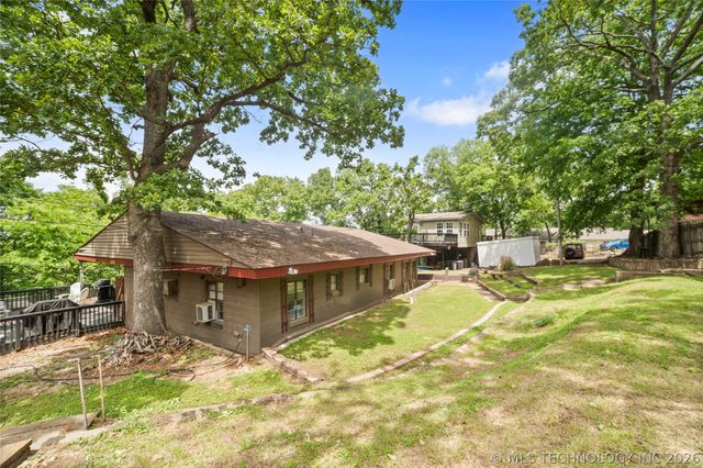 3192 W Hickory Hills Drive, Hulbert, OK 74441