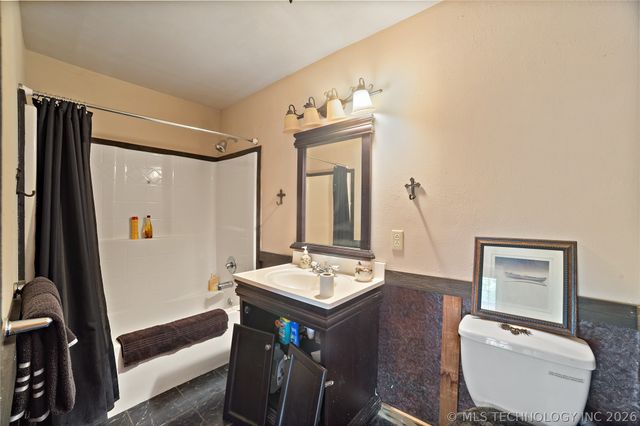 3192 W Hickory Hills Drive, Hulbert, OK 74441