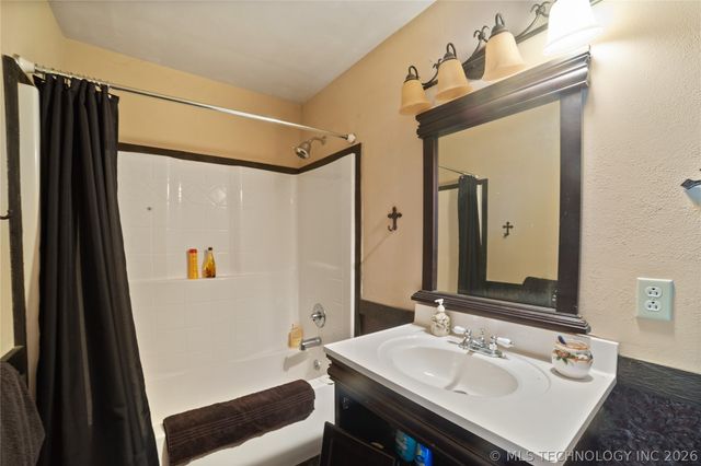 3192 W Hickory Hills Drive, Hulbert, OK 74441