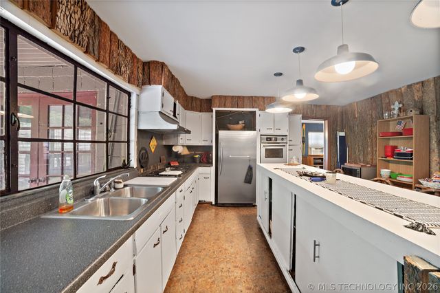 3192 W Hickory Hills Drive, Hulbert, OK 74441