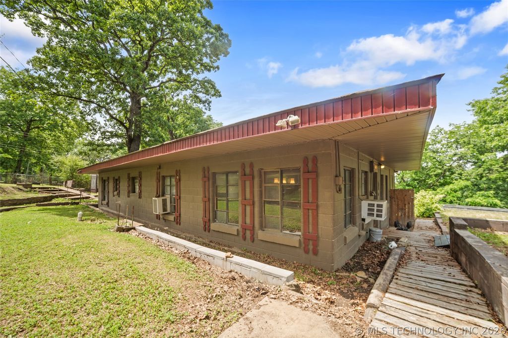 3192 W Hickory Hills Drive, Hulbert, OK 74441