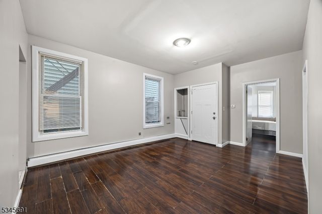 718 E 18Th St, Paterson City, NJ 07501