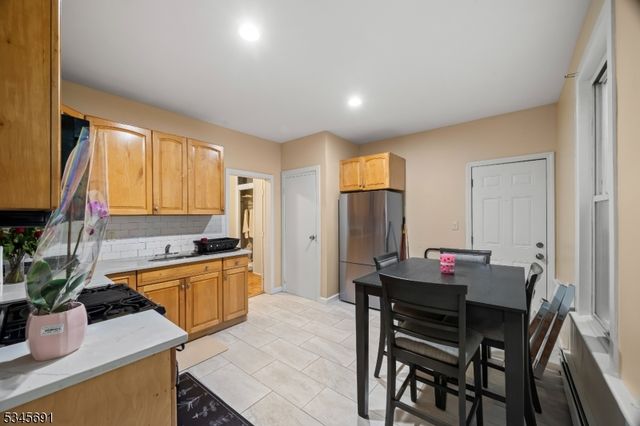 718 E 18Th St, Paterson City, NJ 07501