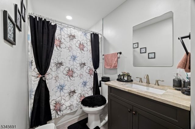 718 E 18Th St, Paterson City, NJ 07501