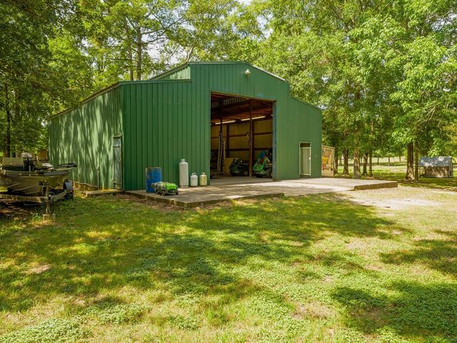 202 Jack White Road, Livingston, TX 77351