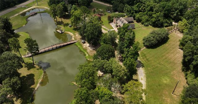 202 Jack White Road, Livingston, TX 77351
