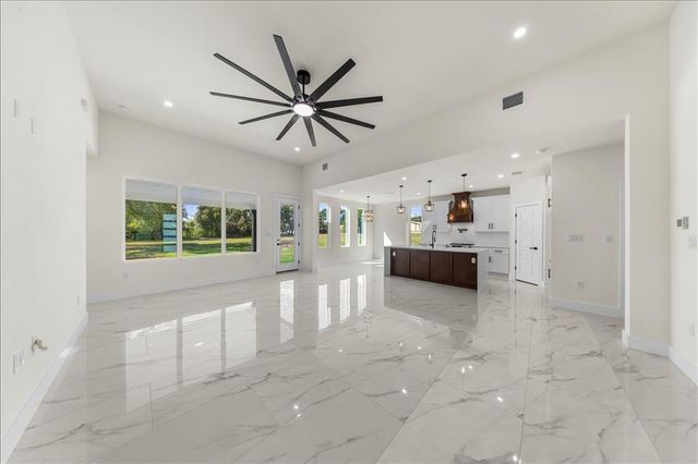 809 FM 467, Seguin, TX 78155