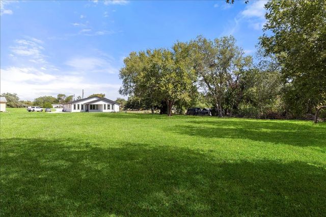 809 FM 467, Seguin, TX 78155