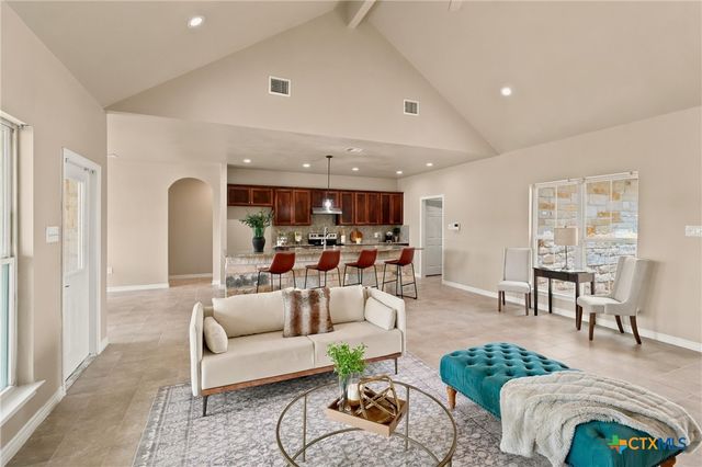 200 Lakeview Circle, La Vernia, TX 78121