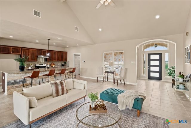 200 Lakeview Circle, La Vernia, TX 78121