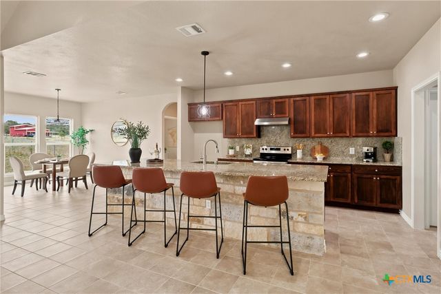 200 Lakeview Circle, La Vernia, TX 78121