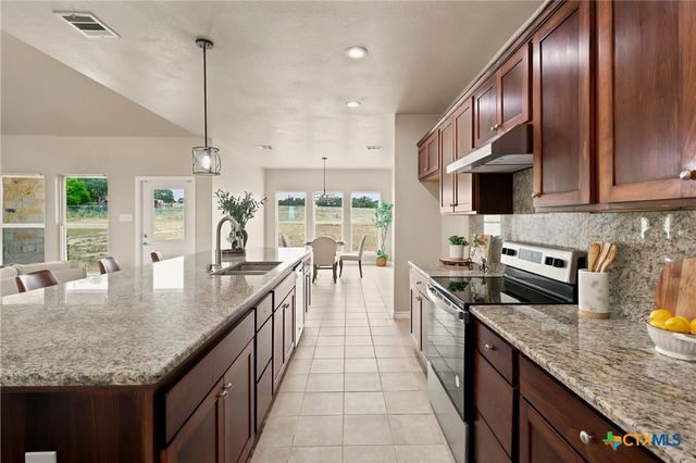 200 Lakeview Circle, La Vernia, TX 78121