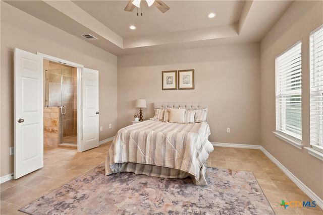 200 Lakeview Circle, La Vernia, TX 78121