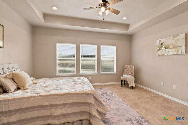 200 Lakeview Circle, La Vernia, TX 78121