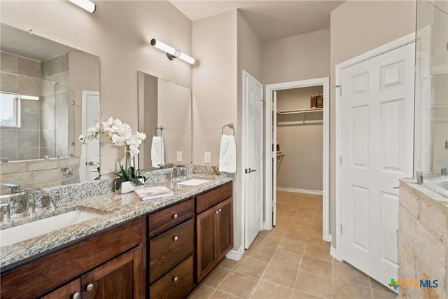 200 Lakeview Circle, La Vernia, TX 78121