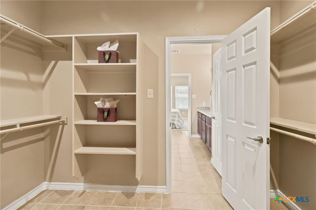 200 Lakeview Circle, La Vernia, TX 78121