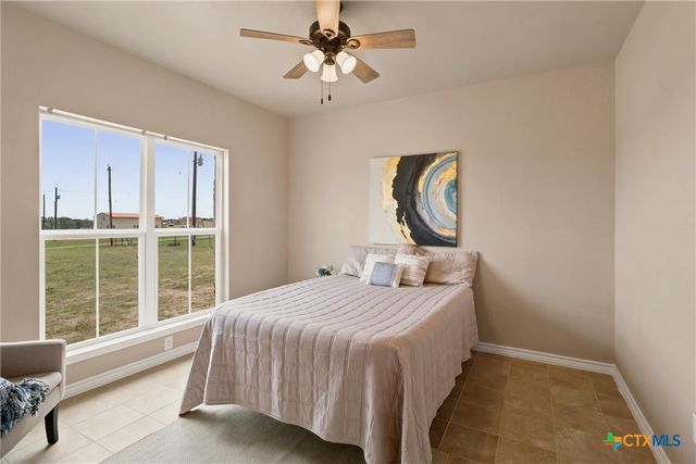 200 Lakeview Circle, La Vernia, TX 78121