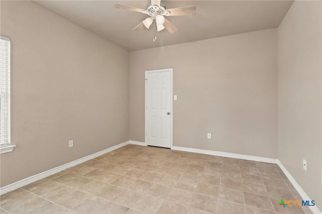 200 Lakeview Circle, La Vernia, TX 78121
