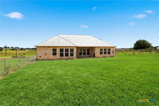 200 Lakeview Circle, La Vernia, TX 78121