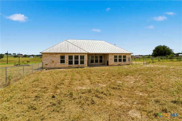 200 Lakeview Circle, La Vernia, TX 78121