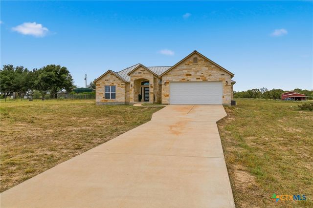 200 Lakeview Circle, La Vernia, TX 78121