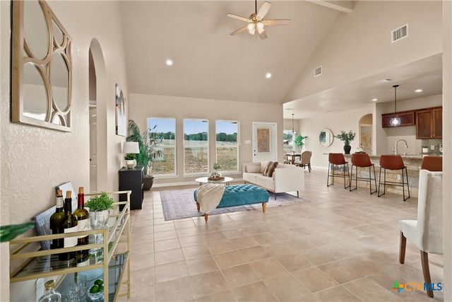 200 Lakeview Circle, La Vernia, TX 78121