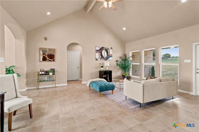 200 Lakeview Circle, La Vernia, TX 78121