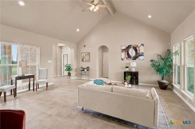 200 Lakeview Circle, La Vernia, TX 78121