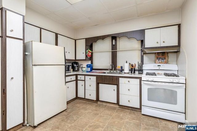 1 4th Street, North Arlington, NJ 07031