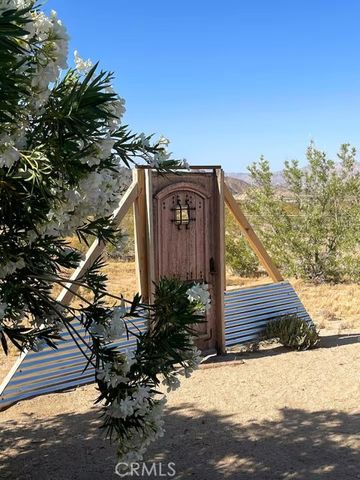 4319 Dusty Mile Road, Landers, CA 92285