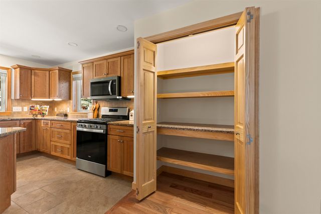 77 Buttonwood Drive, Brattleboro, VT 05301