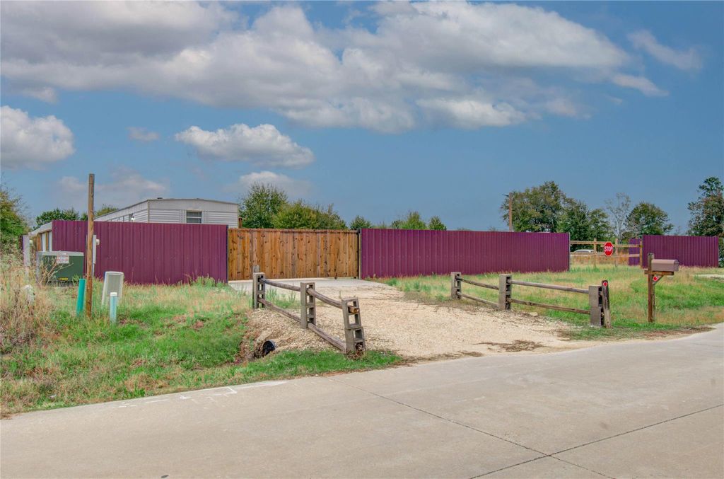 663 Road 5252, Cleveland, TX 77327