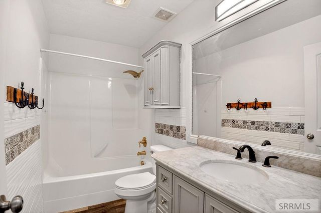 5225 S Thunder Drive, Ammon, ID 83406