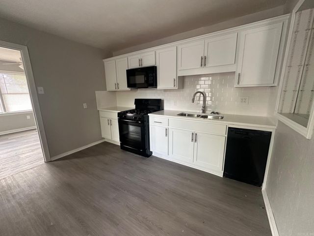 601 W 51 Street, North Little Rock, AR 72118