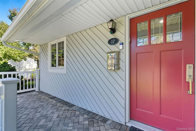 17 Willben Lane, Plainview, NY 11803