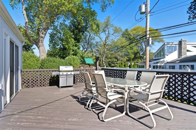 17 Willben Lane, Plainview, NY 11803