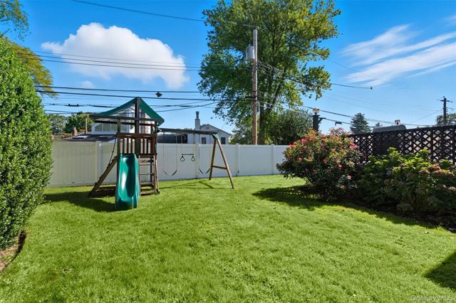 17 Willben Lane, Plainview, NY 11803