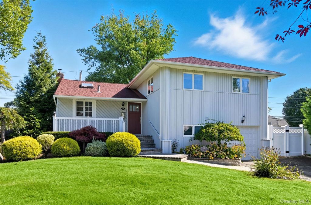 17 Willben Lane, Plainview, NY 11803